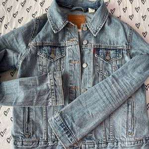 Levi’s denim jacket - women’s M